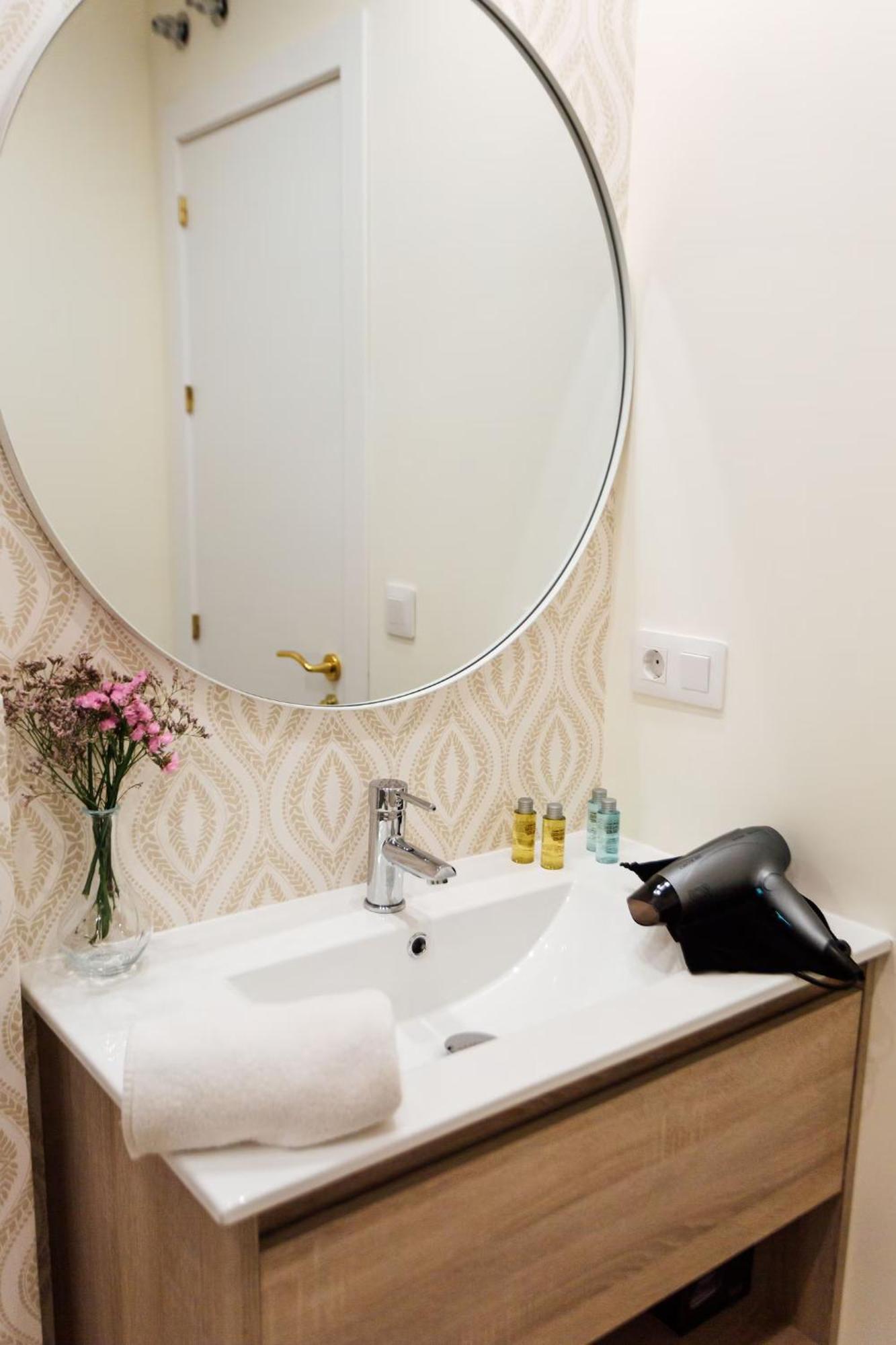 세비야 Reformed And Comfy- 2Bd 2Bth- Arenal 아파트 외부 사진